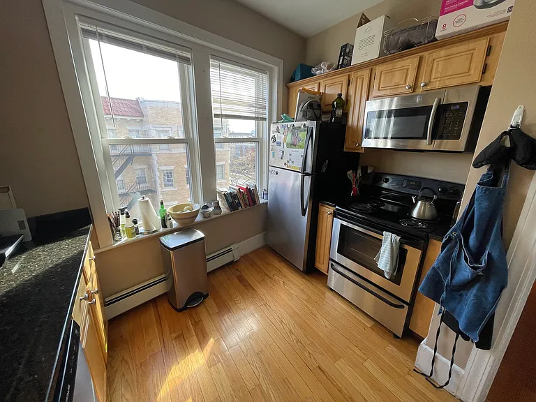 1272-1359 Comm — Photo 9