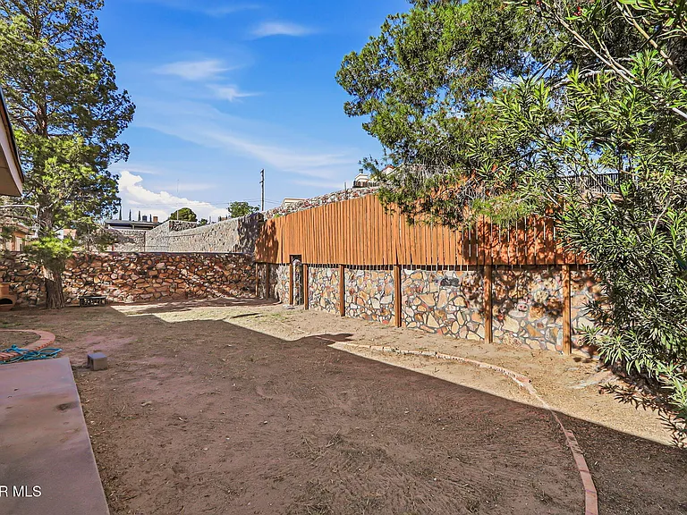 604 La Chapa Ave — Photo 29