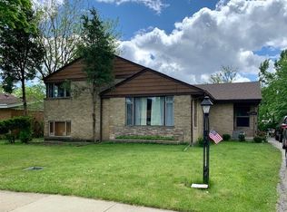 3811 W Chase Ave, Lincolnwood, IL