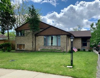 3811 W Chase Ave, Lincolnwood, IL, 60712