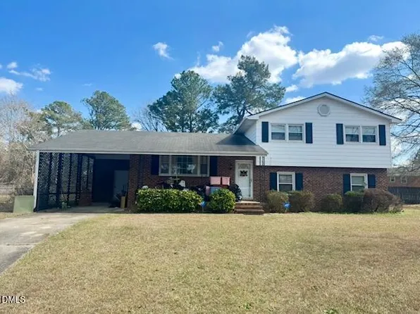 1202 Edward Cir, Spring Lake, NC 28390