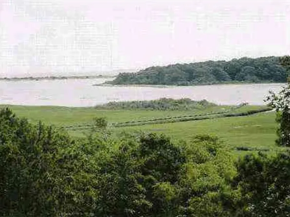 45 Ice Pond Ln, Oak Bluffs, MA 02557