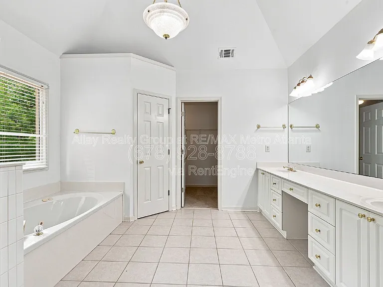 6725 Ridgefield Dr — Photo 22