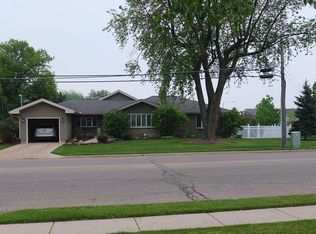 1242 Somonauk St, Sycamore, IL 60178