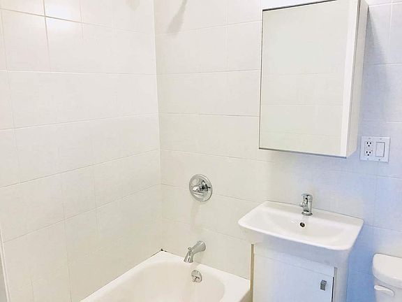 5th image of 230 E 83rd St APT 4E