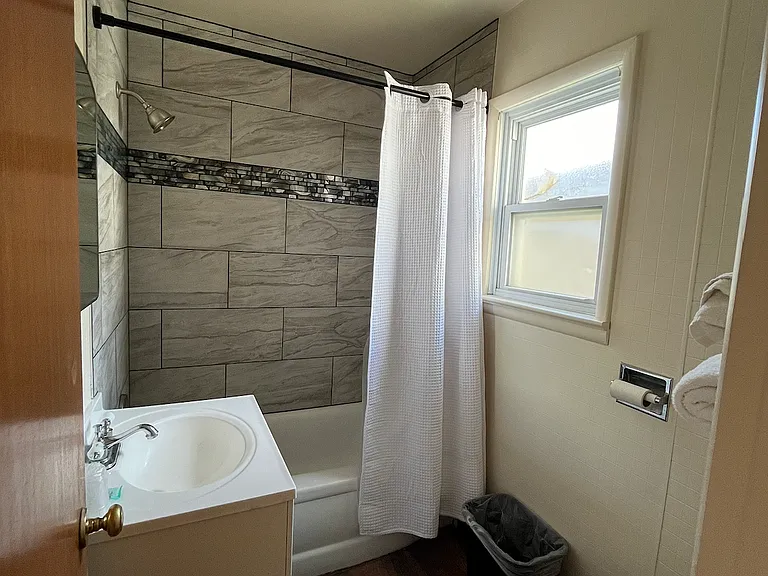 404 Lincoln Hwy — Photo 2