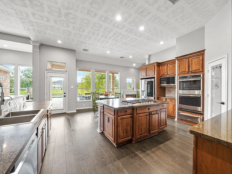 4703 Oxbow Cir W — Photo 17