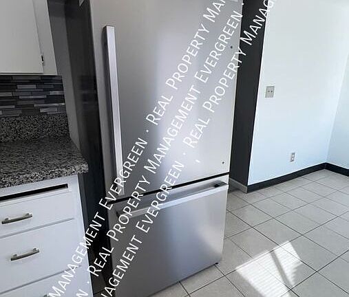 4th image of 860 N Williford Dr