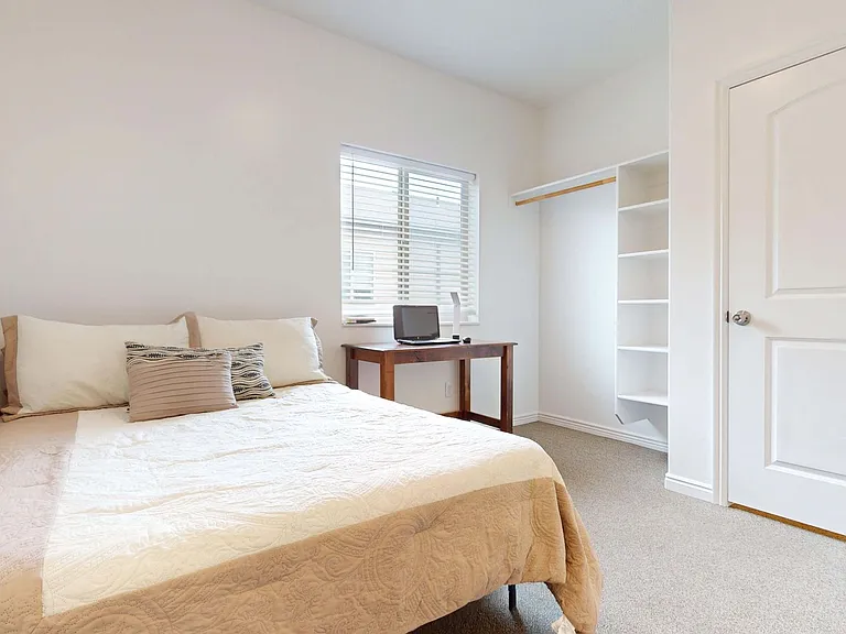 1055 W 400 N — Photo 12