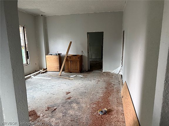 5th image of 901 N 13th St