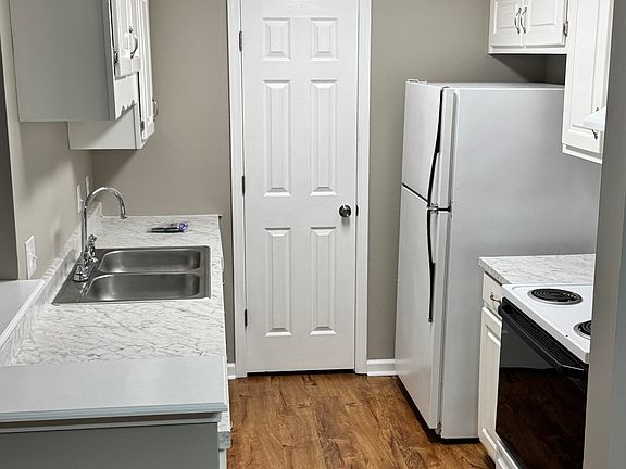 2nd image of 708 W Hawthorne St #1
