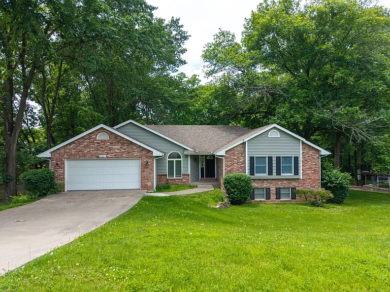 2301 Grant Ln — Photo 1