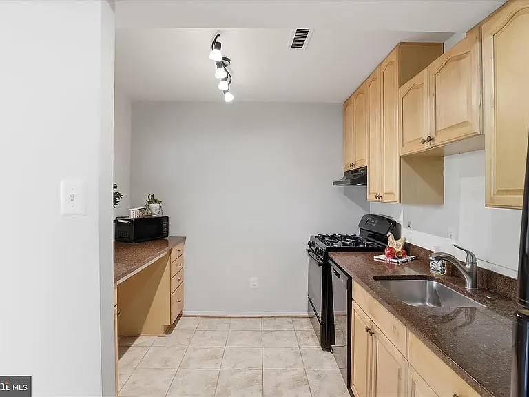 501 N Armistead St #T2 — Photo 6