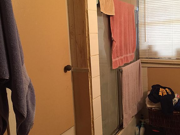 2nd image of 760 Comal Ave