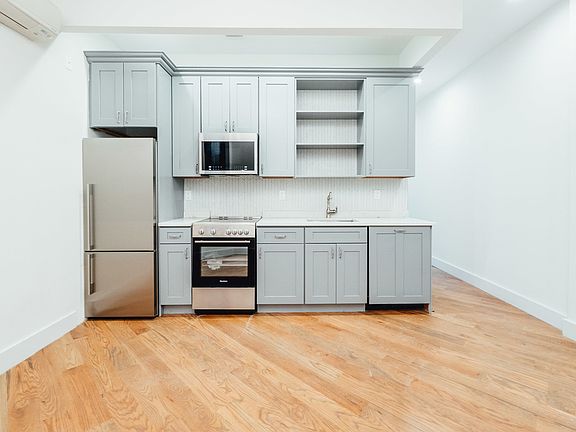 3rd image of 677 Vanderbilt Ave #D1