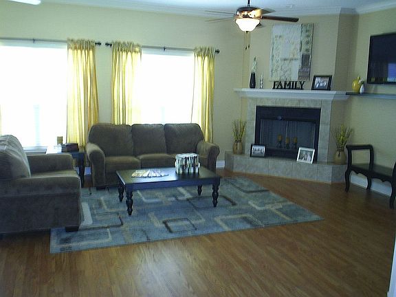 3rd image of 920 NW Savannah Cir
