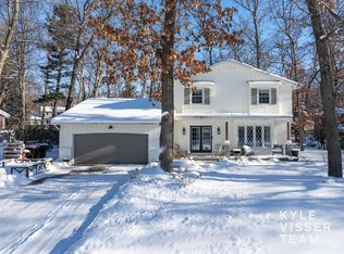 7401 Treeline Dr SE, Grand Rapids, MI 49546