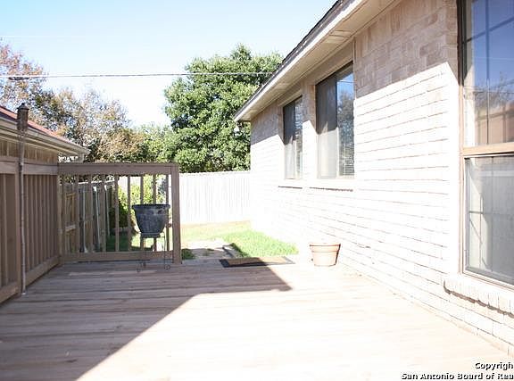 4th image of 1022 Hedgestone Dr