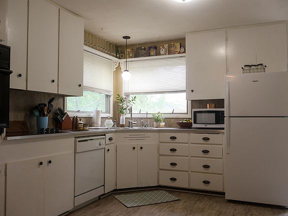 5th image of 223 W 12th St