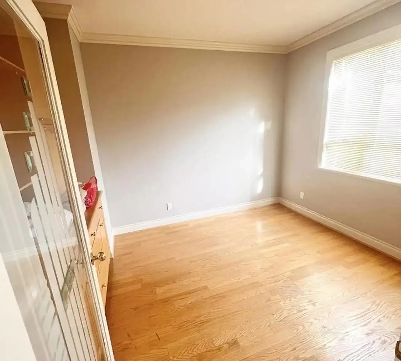 5 bed, 3980 sqft, $5,000 — Photo 1