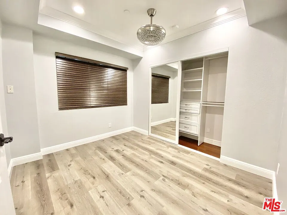 1135 Rexford Dr — Photo 3