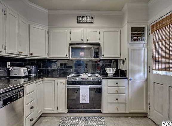 3rd image of 36 Brookhaven Dr