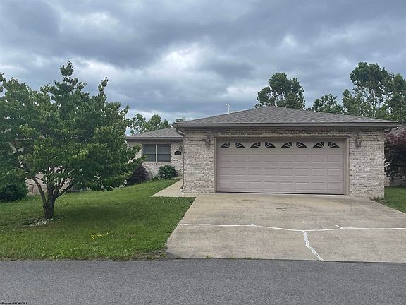 2nd image of 602 Pierpont Heights Dr