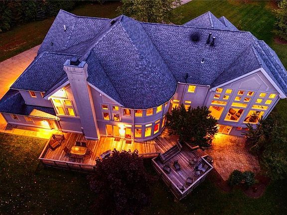 2nd image of 1738 Fox Hollow Ln