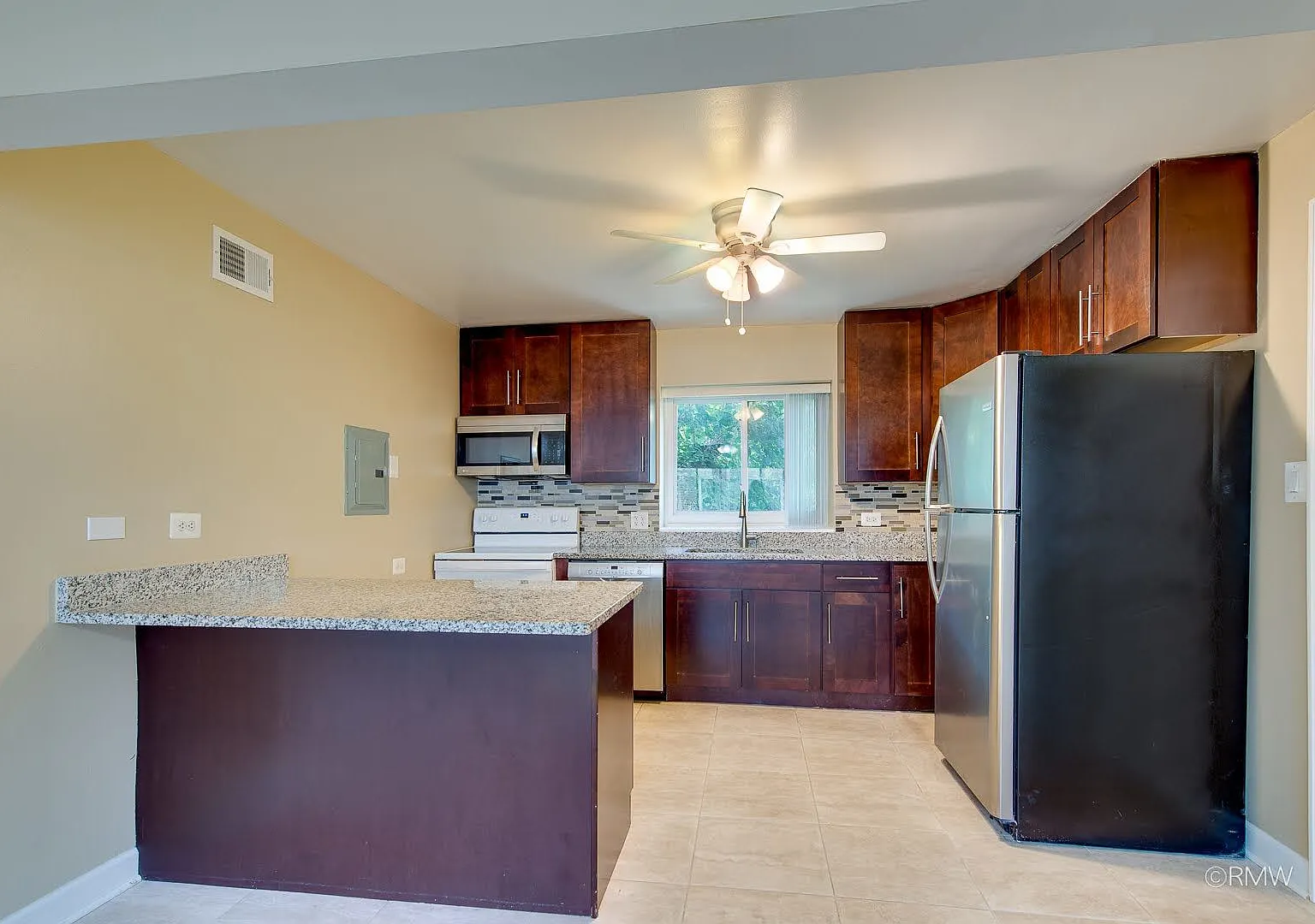 2 bed, 655 sqft, $1,800 — Photo 4
