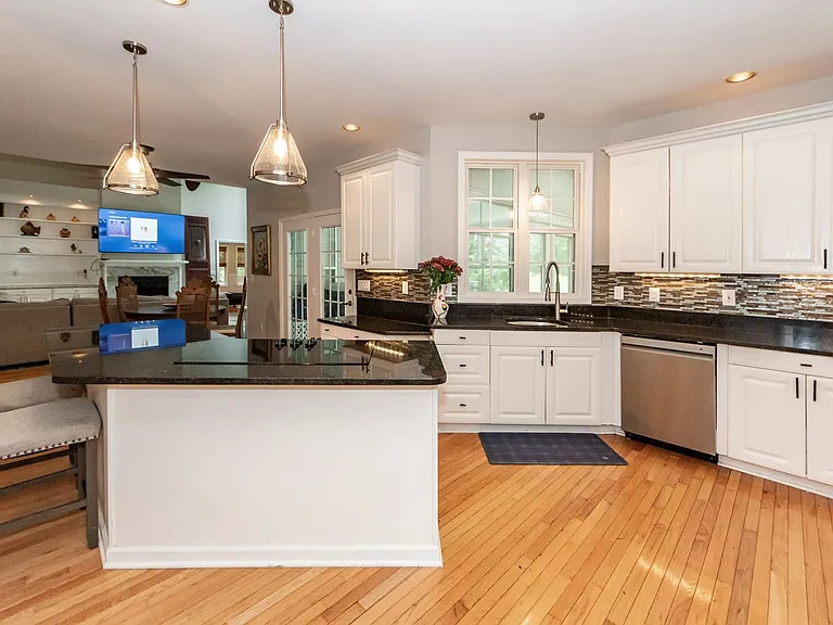 2105 Williams Veneer Ct — Photo 30