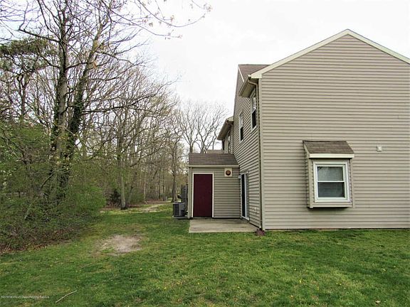 2nd image of 75 Pin Oak Ln