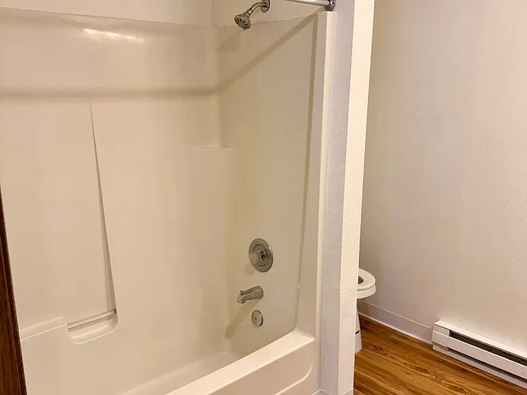 Eastway Circle Apartments — Photo 5