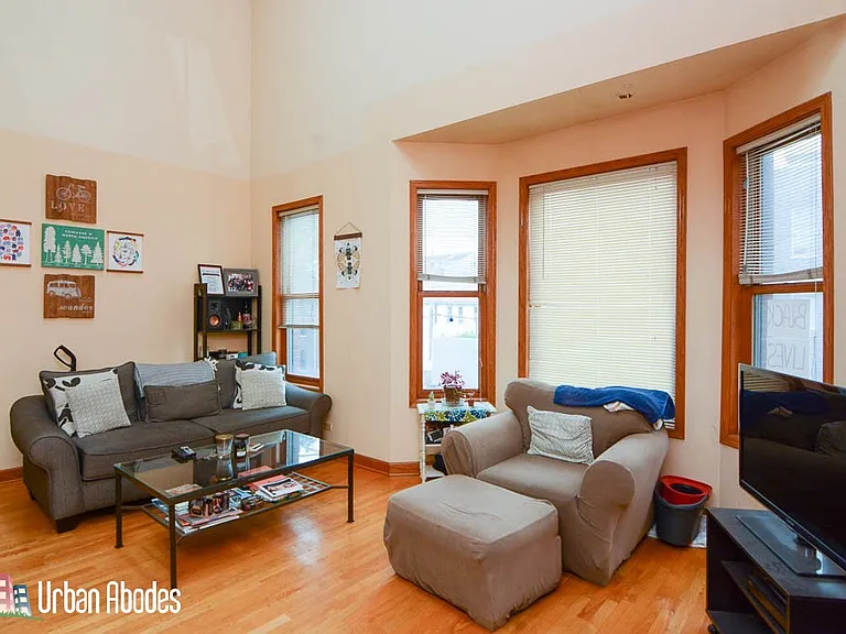 1720 W Augusta Blvd #2 — Photo 3