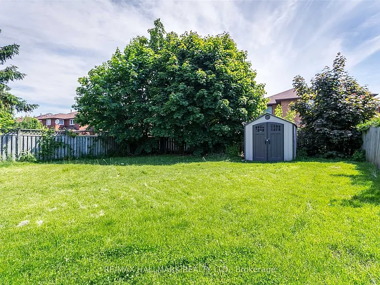 52 Tweedrock Cres — Photo 15