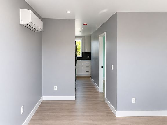 3rd image of 598 Hamilton Ave #B