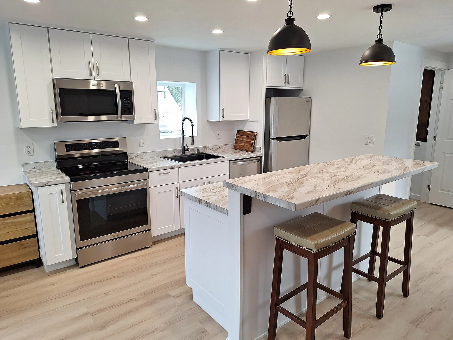Studio, 385 sqft, $1,050 — Photo 4