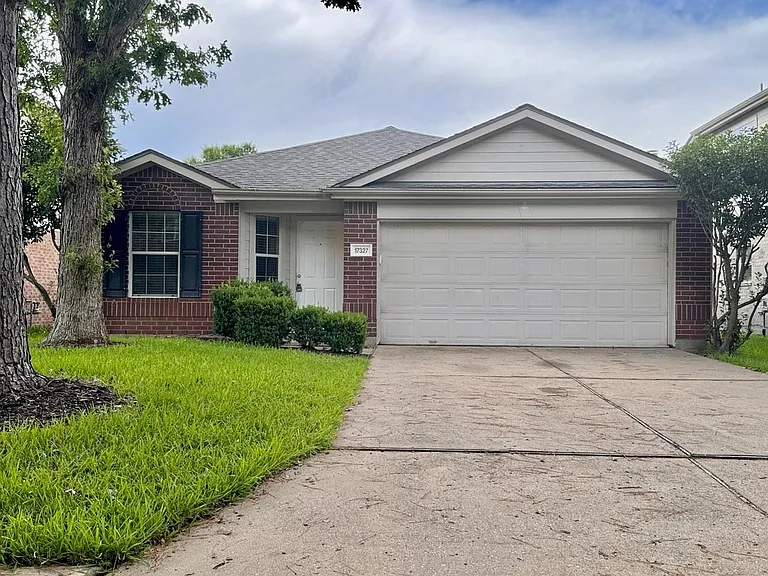 17327 Shadow Ledge Dr — Photo 1