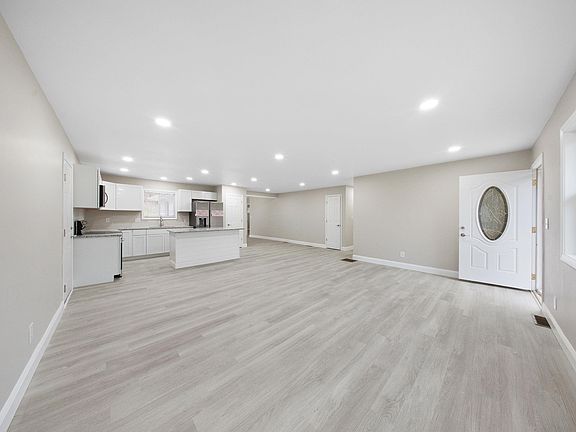 5th image of 300 New Buckley Rd