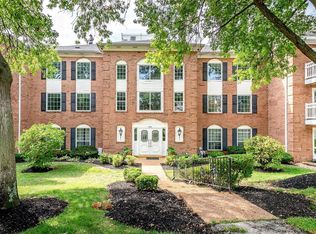 964 Claytonbrook Dr APT 2B, Ballwin, MO 63011