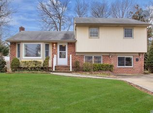 112 Wilherm Ln, West Islip, NY 11795