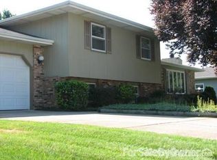 618 Dogwood Dr, Trail Creek, IN