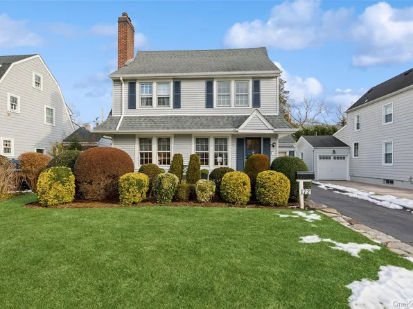 172 Fernwood Terrace, Garden City, NY 11530