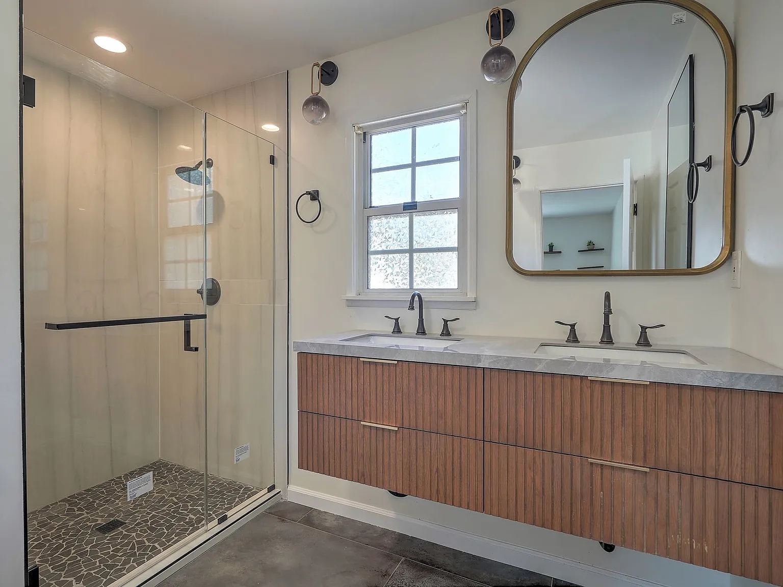 3 bed, 1300 sqft, $4,475 — Photo 2