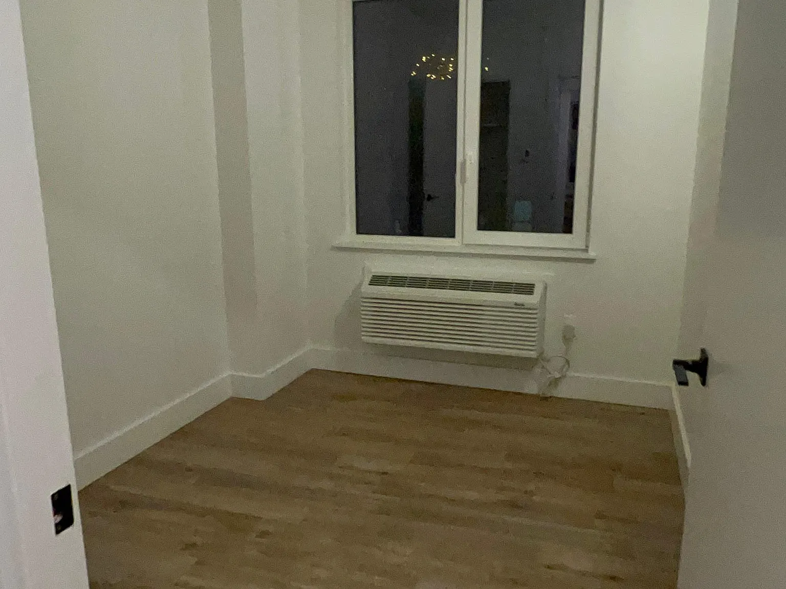 3 bed, 1000 sqft, $3,811 — Photo 3