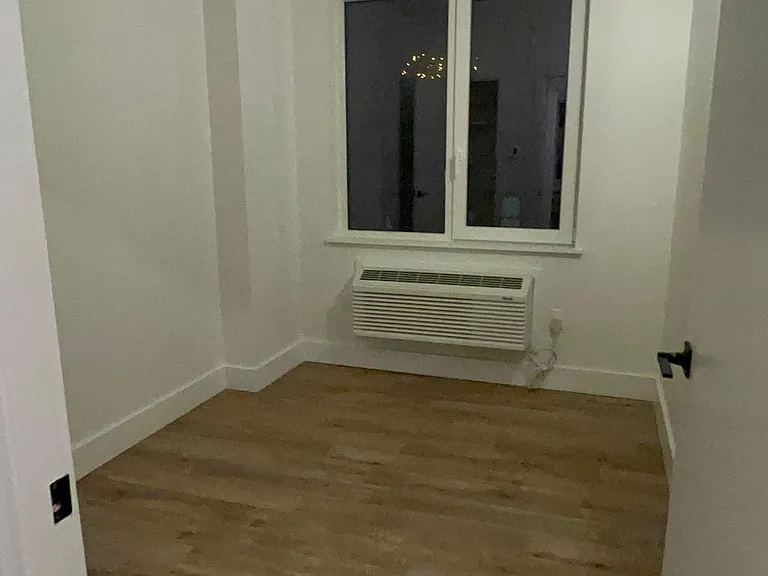 1801 Weeks Ave #5J — Photo 3