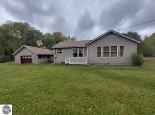 1952 W 16th Rd, Mesick, MI 49668