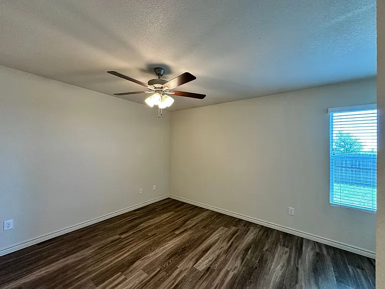 3323 Stonewall Dr — Photo 24