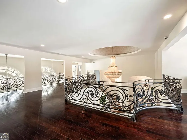 3511 Roxboro Rd NE — Photo 68