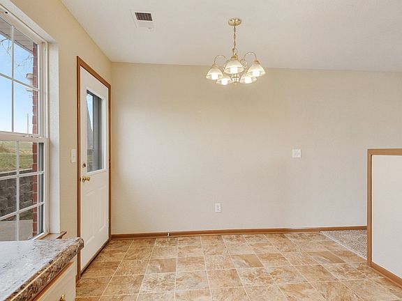 5th image of 1400 SE Henley Ct