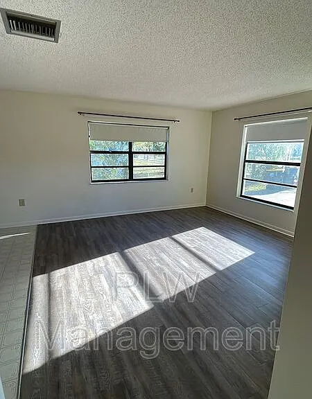 44 S Kentucky Ave — Photo 2